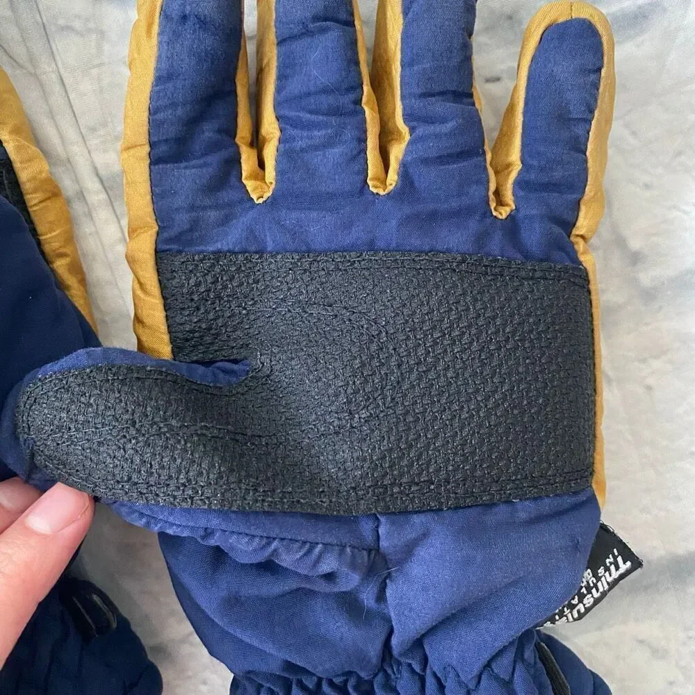 Thinsulate insulation 40 gram St Louis Rams kids gloves